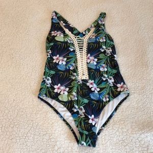 NWT Cupshe tropical crochet plunge swimsuit M